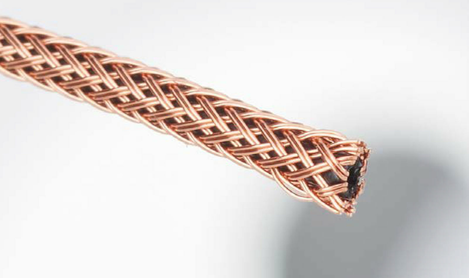 Inakustik AIR-Kabel - Cross Link Super Speed-Hohlleiter übertragen elektrische Signale homogen