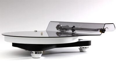 Rega Naia (Carbon)