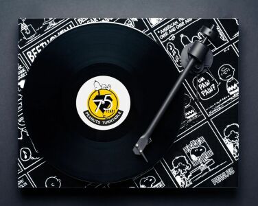 Pro-Ject Peanuts Plattenspieler (75 Jahre Peanuts Special)
